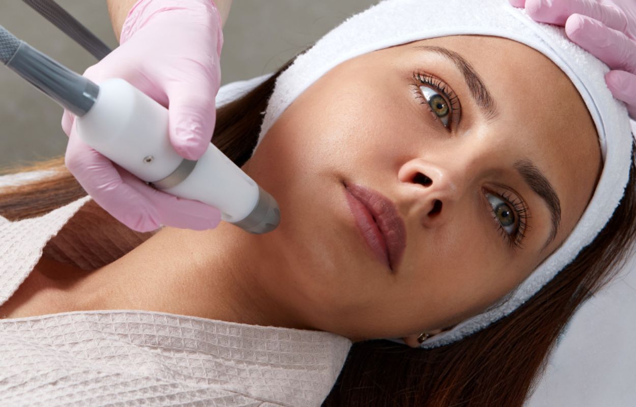 HydraFacial Treatment Clinic in Udaipur, Hydradermabrasion facial in Udaipur, Arth Skin & Fitness