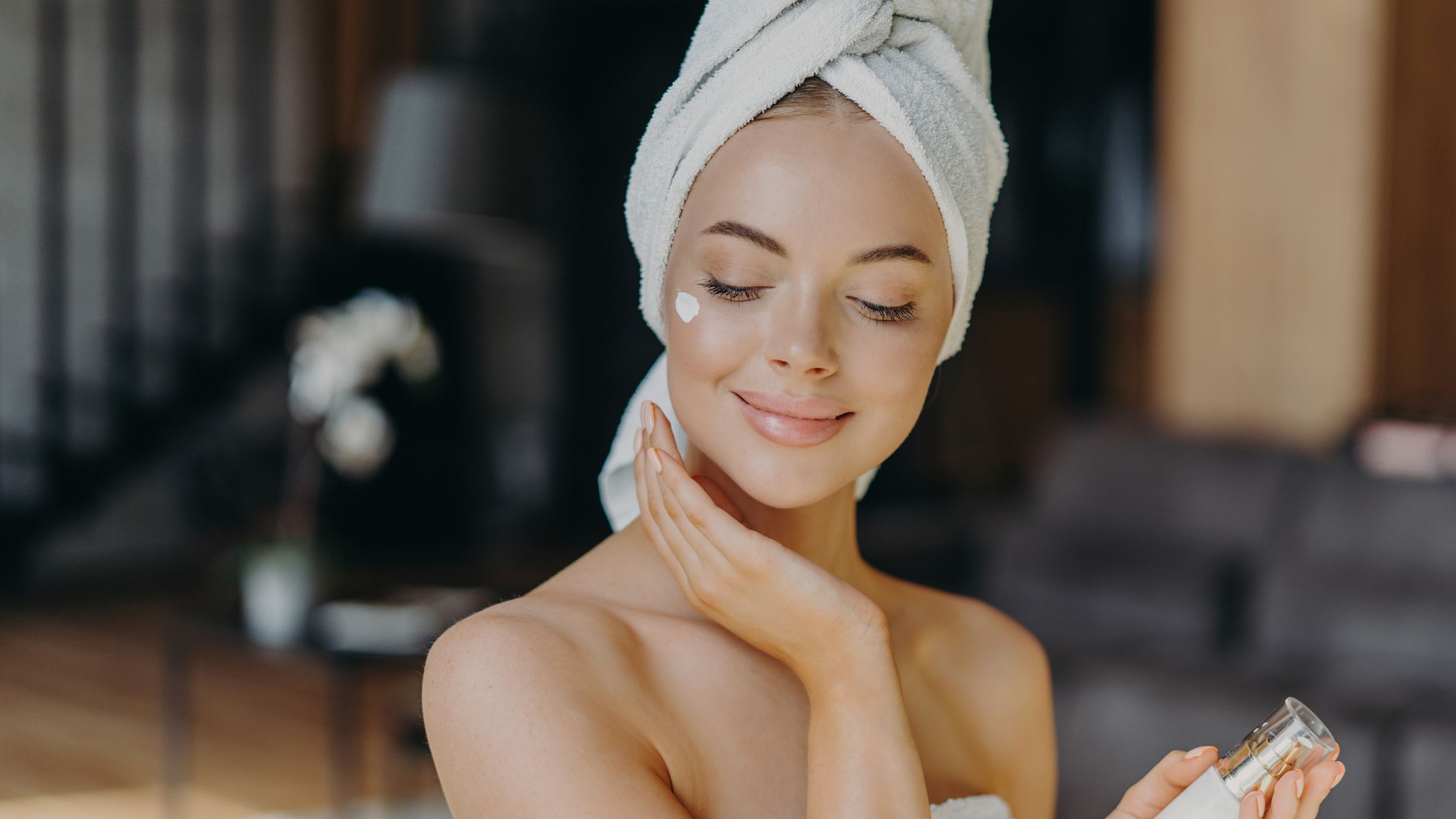 skincare routine for long-lasting results - Moisturizing: Locking in Hydration