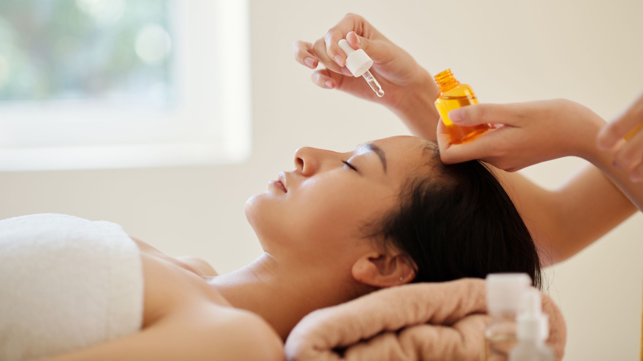 Face Oils – Sealing in Moisture - Ultimate Guide to Anti-Aging Skincare Routine at Home
